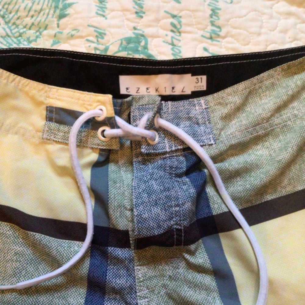Ezekiel, waist 31, blue and yellow,